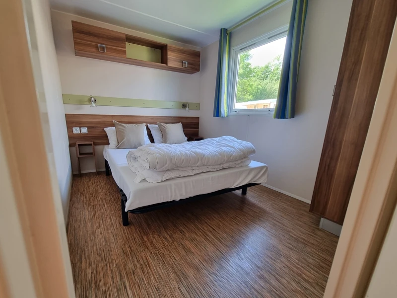 Chambre parentale en mobil-home