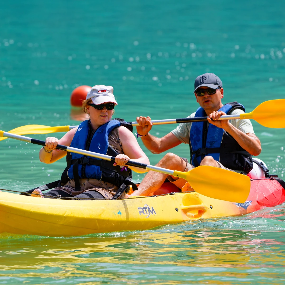 Team building nautique kayak au lac d'Aiguebelette près de Lyon