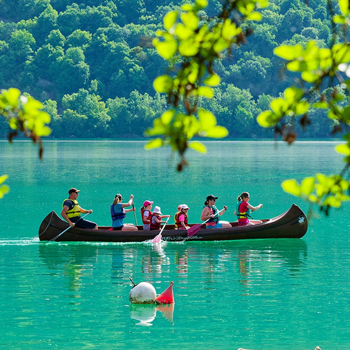 Activités nautiques au lac d'Aiguebelette pour un week-end nature en Savoie